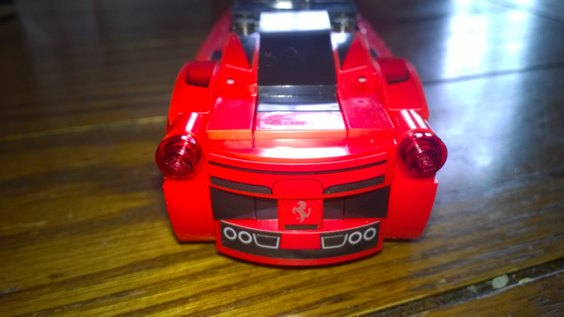 Illustration for article titled LEGO Speed Champions McLaren P1 and Ferrari LaFerrari
